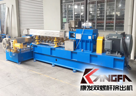 浙江客戶因業(yè)務發(fā)展需求,車間連續(xù)生產(chǎn)超十五年SJSH系列雙螺桿混煉擠出機老設備更換記!