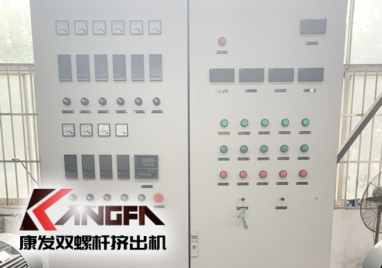 使用雙螺桿擠出機(jī)機(jī)械設(shè)備應(yīng)嚴(yán)格參照使用說(shuō)明書(shū)要求使用,務(wù)必切記電源等安全問(wèn)題,如果使用過(guò)程中還有其他問(wèn)題,歡迎隨時(shí)撥打康發(fā)雙螺桿擠出機(jī)廠家服務(wù)電話13905153410,謝謝!