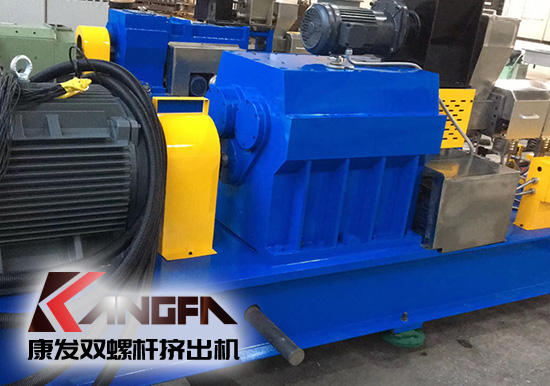 康發(fā)雙螺桿擠出機與客戶成功合作的好消息頻頻不斷!全廠員工按時保質(zhì)保量地完成了生產(chǎn)!